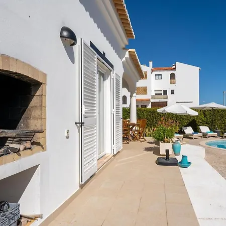 - Pool & Garden Villa Lagos