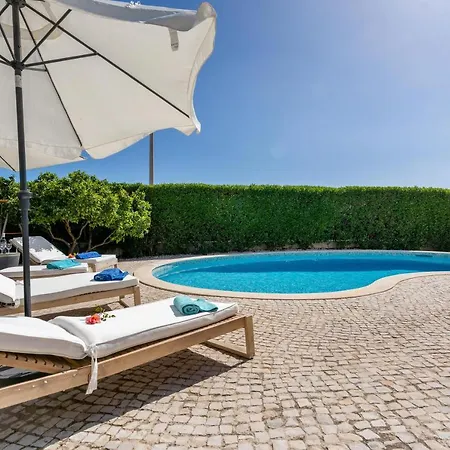 - Pool & Garden Villa Lagos