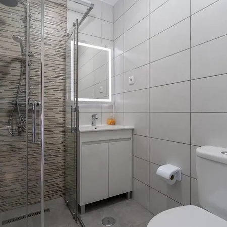 Villa - Pool & Garden Lagos