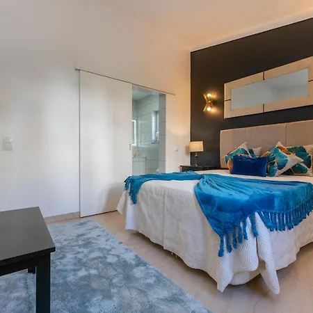 Villa - Pool & Garden *