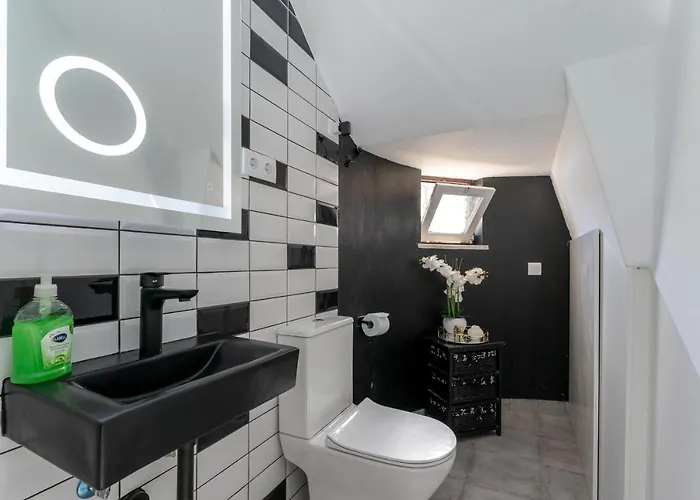 - Pool & Garden Villa Lagos