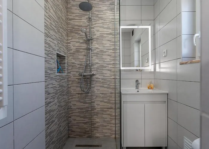 Villa - Pool & Garden Lagos