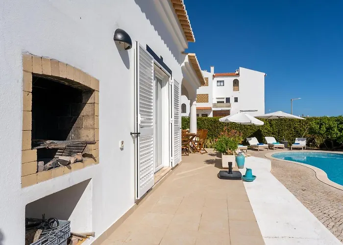 - Pool & Garden Villa Lagos