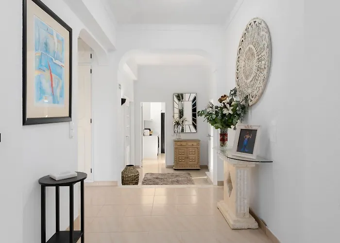 Villa - Pool & Garden Lagos