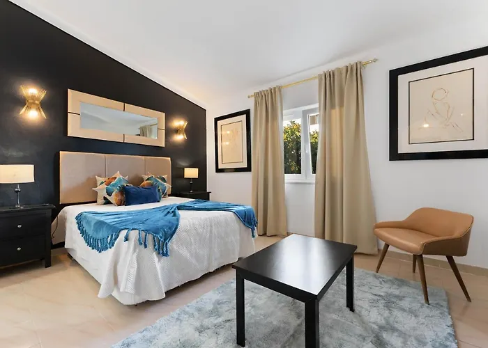 - Pool & Garden Villa Lagos