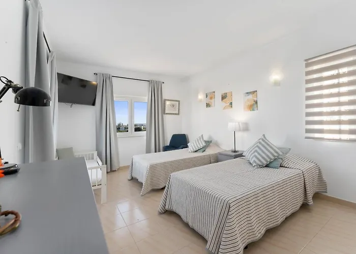 Villa - Pool & Garden Lagos