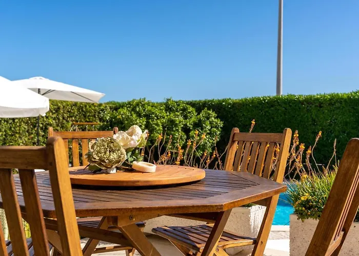 - Pool & Garden Villa Lagos