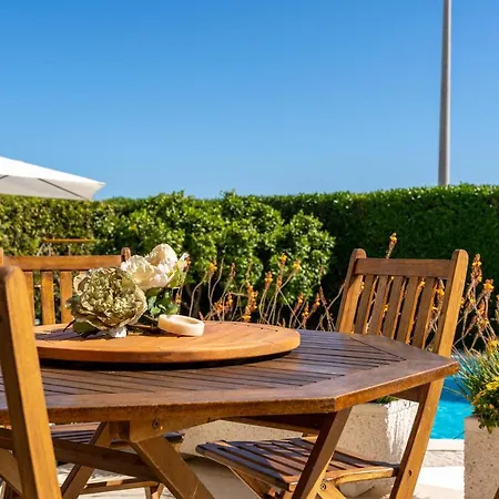 - Pool & Garden וילה לאגוּ‏ש