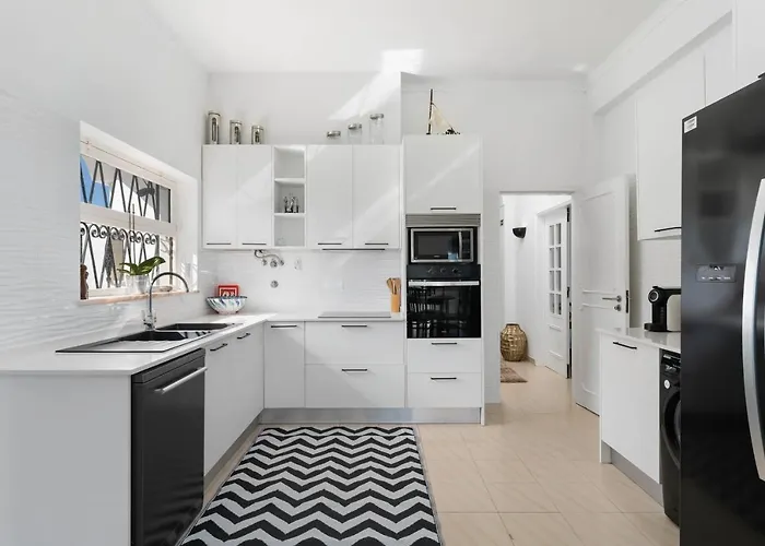 - Pool & Garden 别墅