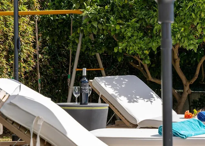 - Pool & Garden * 拉哥斯